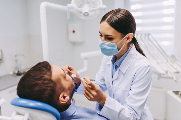 What Are the Reasons You’d Need an Apicoectomy_ endodontist talks with patient about reasons for an apicoectomy