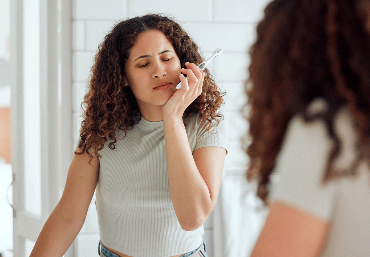 Dental-Trauma-How-Long-Does-it-Last a woman needs treatment for dental trauma due to pain