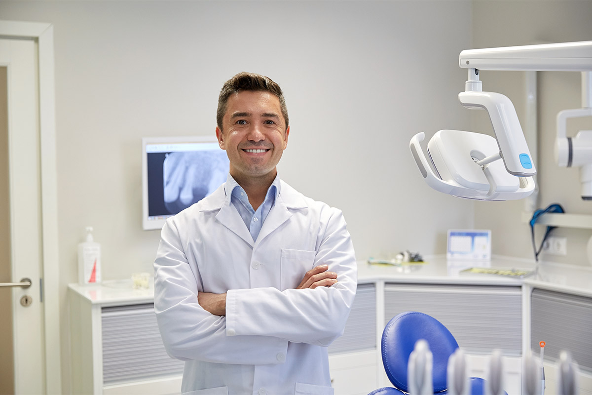 Finding An Endodontist In Ellicott City, MD an ellicott city endodontist stands in his treatment room